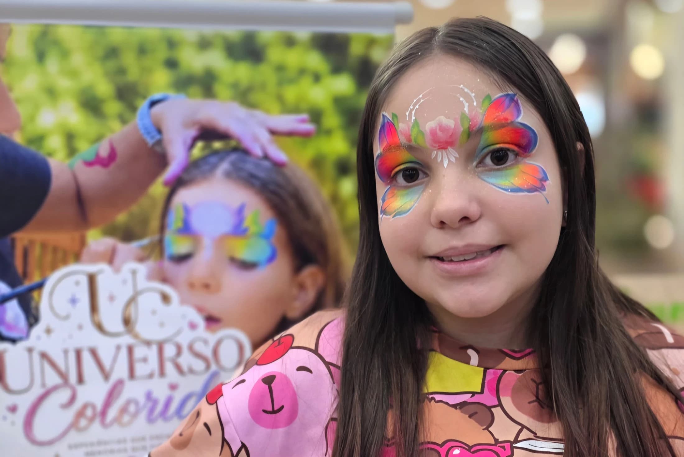 criança com pintura artística facial durante uma festa