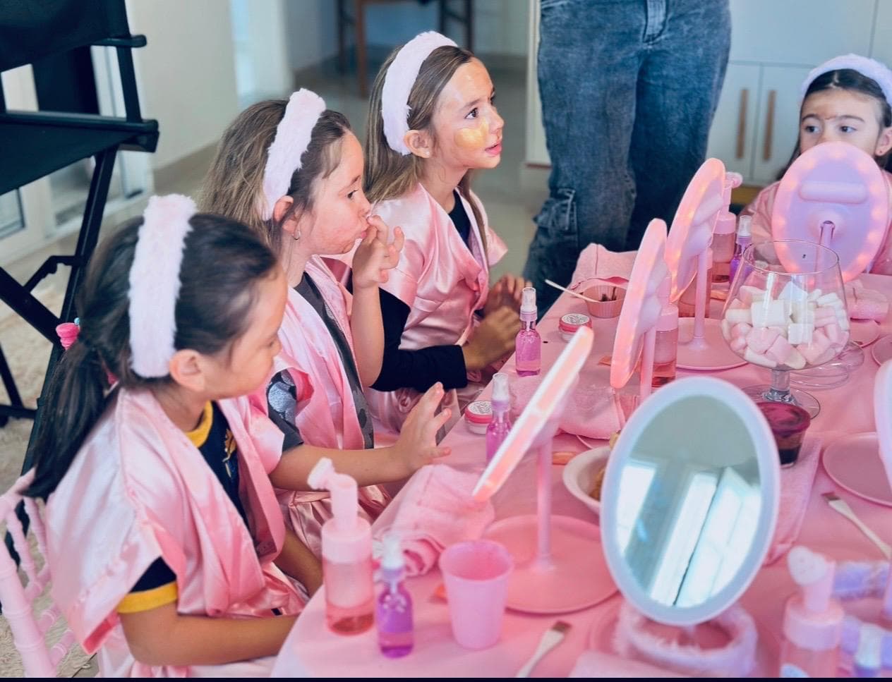 Festa spa kids com espelhos iluminados